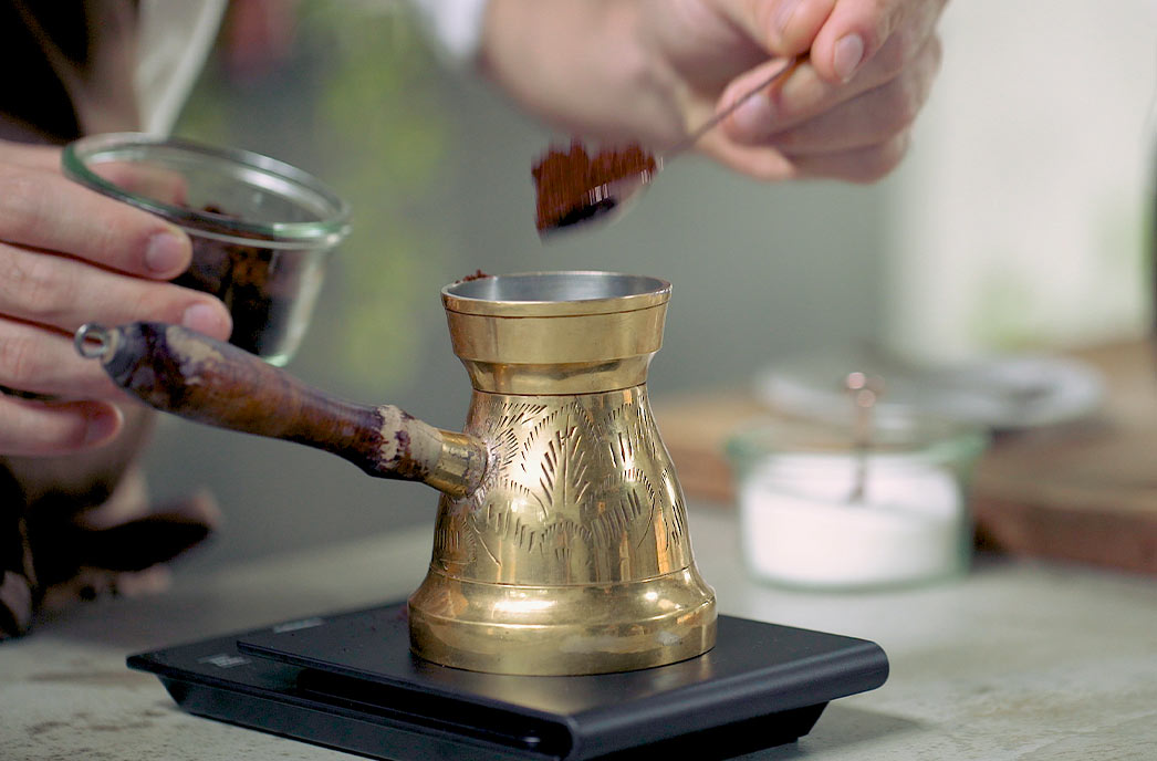 preparación del café cezve